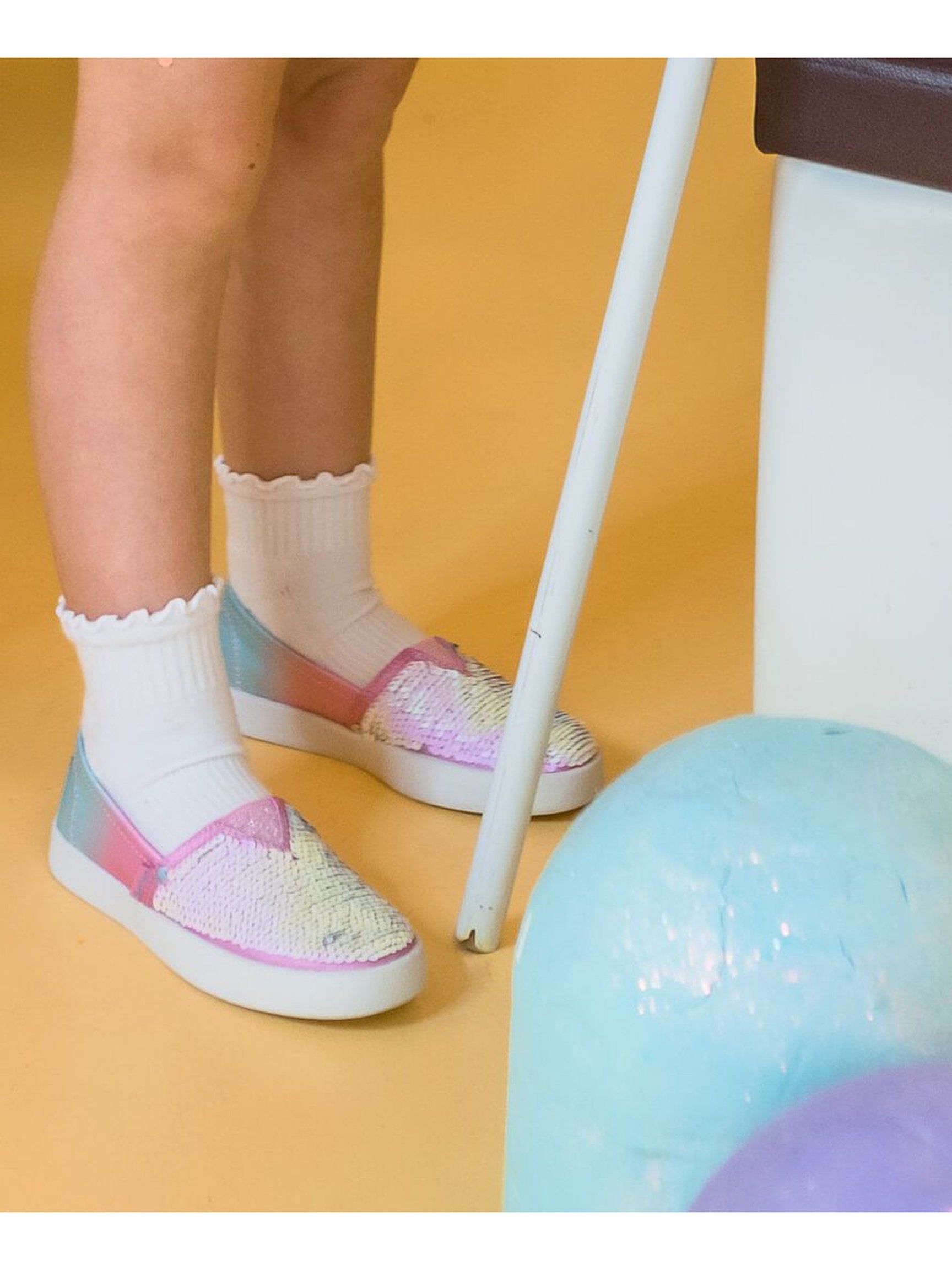 Ruffle Ripple Edge Sport Quarter Socks