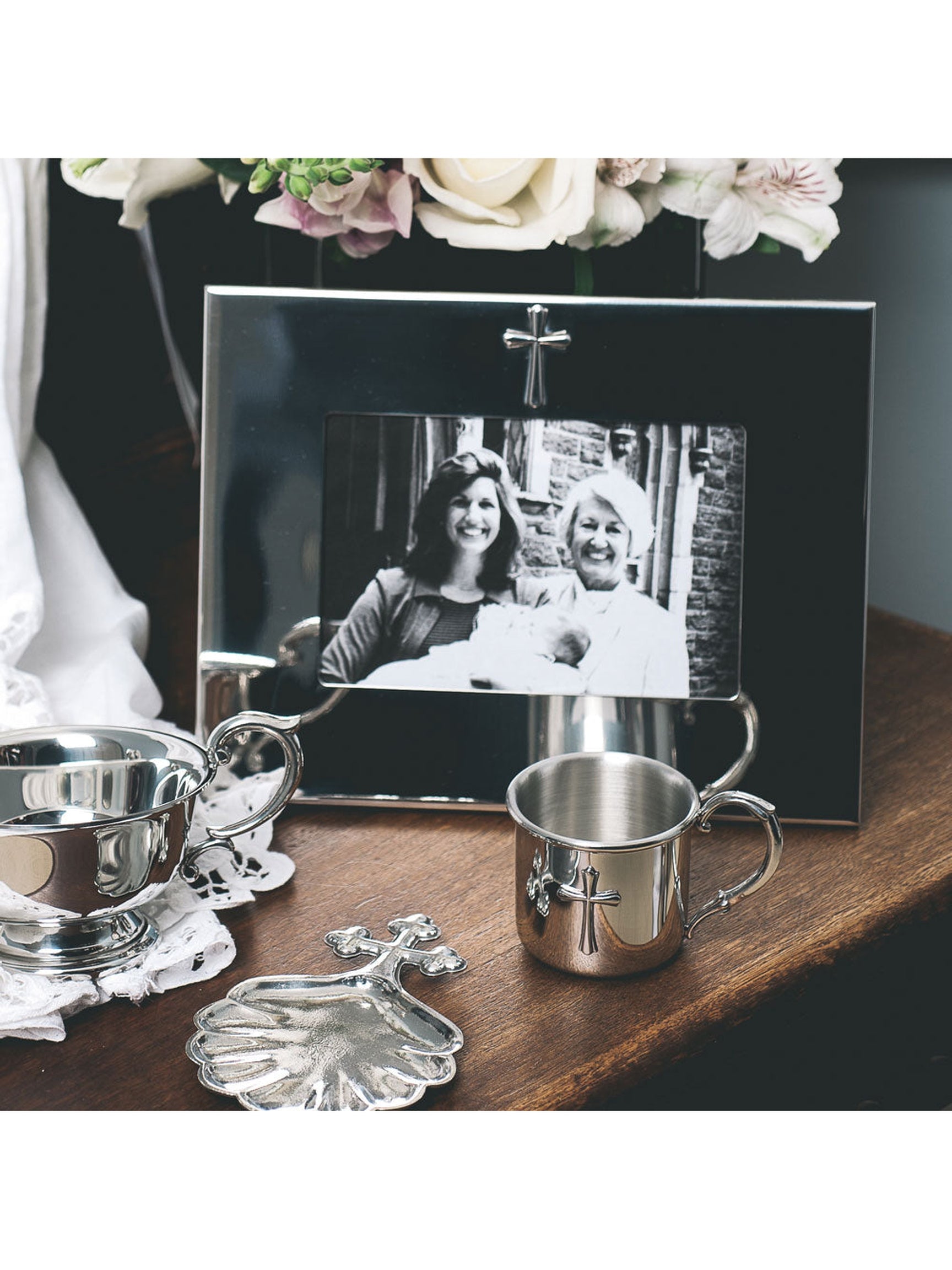 Pewter Frame Horizontal Wide Border Frame w/Cross 4" x 6"