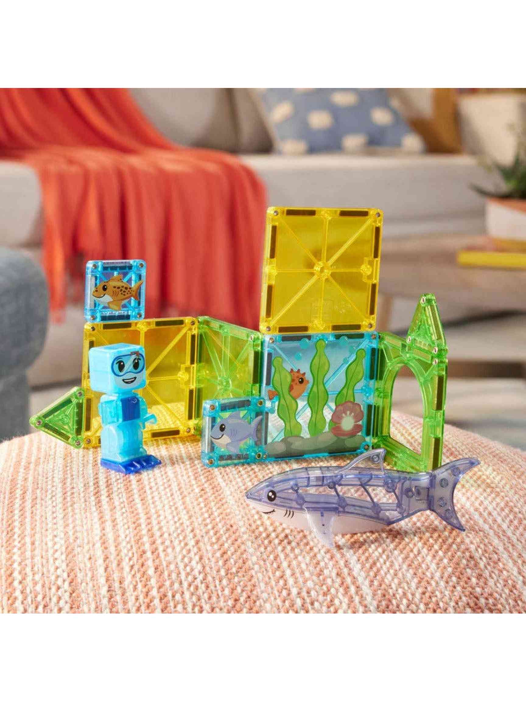 Shark Dive 13 Piece Set